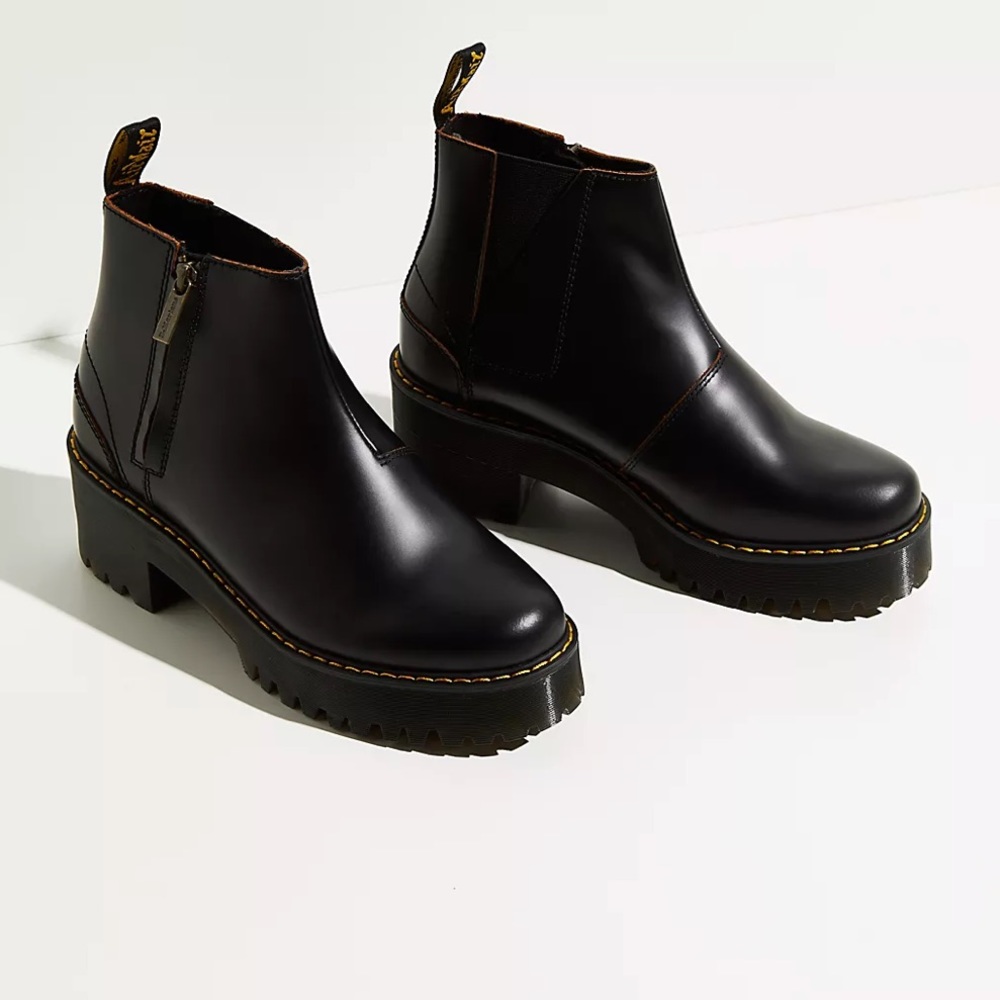 Dr. Martens Rometty II Zip Heeled Chelsea Boots in Black Size 7